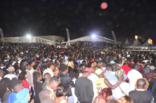 31 Décembre, Waly Seck détrone tout et se hisse au sommet de l'Esplanade du Grand Théâtre. Regardez