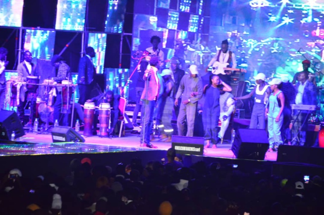 31 Décembre, Waly Seck détrone tout et se hisse au sommet de l'Esplanade du Grand Théâtre. Regardez