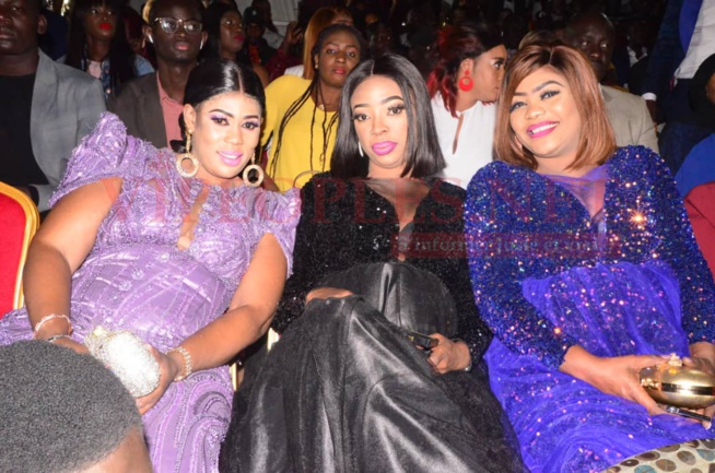 Waly Seck esplanade du grand théâtre, admirez les "Sangne Sé" du public à vous couper le souffle. Waly Seck esplanade du grand théâtre, admirez les "Sangne Sé" du public à vous couper le souffle.