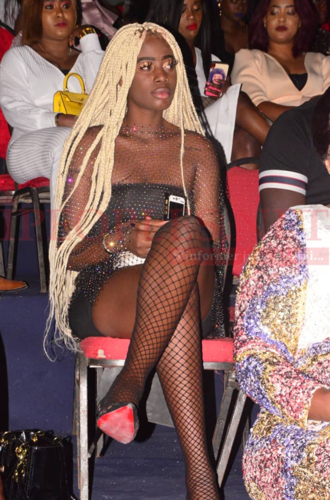 Waly Seck esplanade du grand théâtre, admirez les "Sangne Sé" du public à vous couper le souffle. Waly Seck esplanade du grand théâtre, admirez les "Sangne Sé" du public à vous couper le souffle.