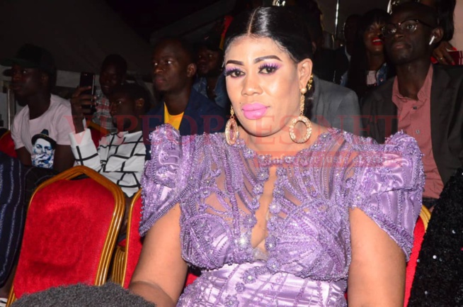 Waly Seck esplanade du grand théâtre, admirez les "Sangne Sé" du public à vous couper le souffle. Waly Seck esplanade du grand théâtre, admirez les "Sangne Sé" du public à vous couper le souffle.