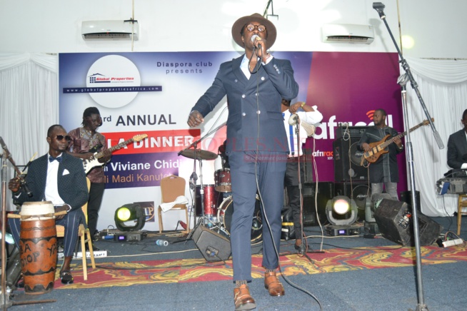 VIDÉO: 1 ER JANVIER, Sidy Samb signe un retour explosif en Gambie après 4 mois d'absence sur la scène musicale VIDÉO: 1 ER JANVIER, Sidy Samb signe un retour explosif en Gambie après 4 mois d'absence sur la scène musicale