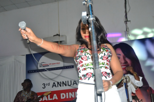 VIDÉO 1ER JANVIER: Viviane dans une robe ultra sexy met le feu en Gambie. REGARDEZ VIDÉO 1ER JANVIER: Viviane dans une robe ultra sexy met le feu en Gambie. REGARDEZ