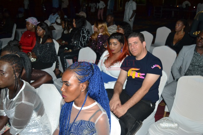 VIDÉO: Hot leumbeul des Gambiennes devant une Viviane classe et sexy dans sa robe. VIDÉO: Hot leumbeul des Gambiennes devant une Viviane classe et sexy dans sa robe.