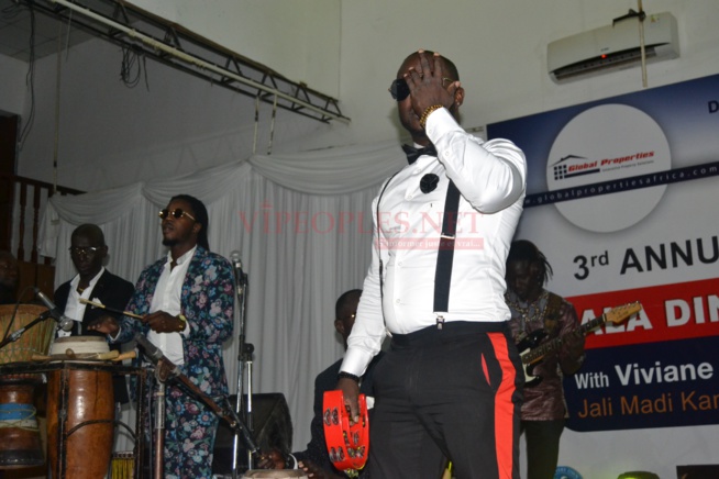 VIDÉO: Hot leumbeul des Gambiennes devant une Viviane classe et sexy dans sa robe. VIDÉO: Hot leumbeul des Gambiennes devant une Viviane classe et sexy dans sa robe.