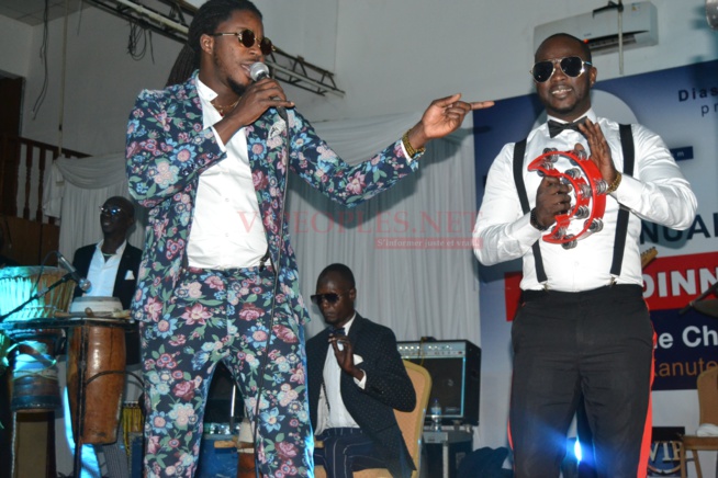 VIDÉO: Hot leumbeul des Gambiennes devant une Viviane classe et sexy dans sa robe. VIDÉO: Hot leumbeul des Gambiennes devant une Viviane classe et sexy dans sa robe.