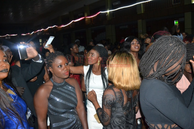 195 IMAGES: Comment les Gambiens ont accueillis Viviane Chidid dans sa tenue ultra sexy by Colé Faye Cobra Beauty Hair Shop