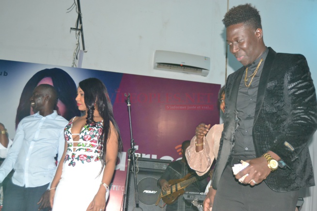 195 IMAGES: Comment les Gambiens ont accueillis Viviane Chidid dans sa tenue ultra sexy by Colé Faye Cobra Beauty Hair Shop
