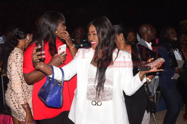 Grand Bal de YOUSSOU NDOUR : Les plus belles filles de DAKAR étaient au rendez-vous. Regardez.
