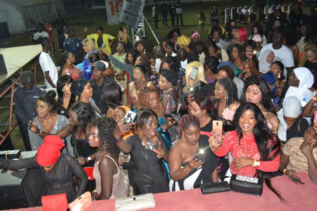 153 IMAGES: Comment TITI la lionne de la musique Sénégalaise a séduit son public au Q CITY de la Gambie avec un show magique.