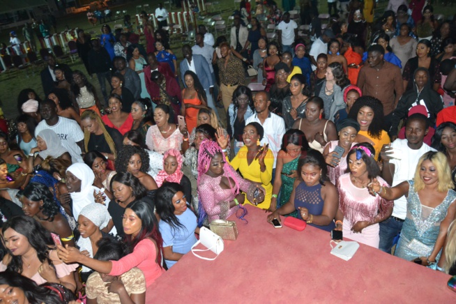 153 IMAGES: Comment TITI la lionne de la musique Sénégalaise a séduit son public au Q CITY de la Gambie avec un show magique.