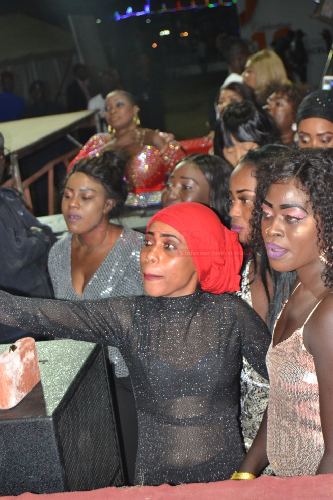 153 IMAGES: Comment TITI la lionne de la musique Sénégalaise a séduit son public au Q CITY de la Gambie avec un show magique.