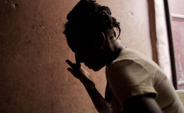 GROSSE FRAYEUR A L’ECOLE MARTYR «A» DE THIAROYE GARE: une fillette de 10 ans toute nue avec un portefaix dans les toilettes GROSSE FRAYEUR A L’ECOLE MARTYR «A» DE THIAROYE GARE: une fillette de 10 ans toute nue avec un portefaix dans les toilettes