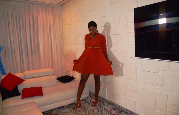 Mariama de la série « belle mère » dans une robe ultra $exy