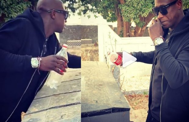 « Moment intense » khalilou fadiga se recueille sur la tombe de JULES FRANCOIS BOCANDE « Moment intense » khalilou fadiga se recueille sur la tombe de JULES FRANCOIS BOCANDE