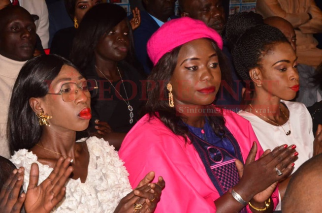 L'intégralité des images de la 11eme anniversaire de Rewmi quotidien du Pdt Mbagnick Diop qui désigne Me Moussa Sarr Homme de l'année. L'intégralité des images de la 11eme anniversaire de Rewmi quotidien du Pdt Mbagnick Diop qui désigne Me Moussa Sarr Homme de l'année.