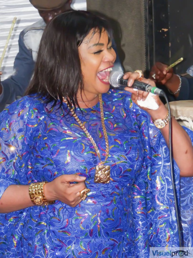 Admirez comment le bleu a répondu à Daba Séye. Admirez comment le bleu a répondu à Daba Séye.