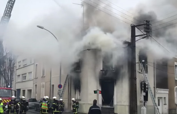 Angers : Une sénégalaise serait morte dans l’incendie d’une maison qui a causé trois autres blessés. Angers : Une sénégalaise serait morte dans l’incendie d’une maison qui a causé trois autres blessés.