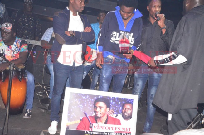 Vipeoples décerne le trophée de l'homme de l'année 2019, à Waly Seck au Vogue Vipeoples décerne le trophée de l'homme de l'année 2019, à Waly Seck au Vogue