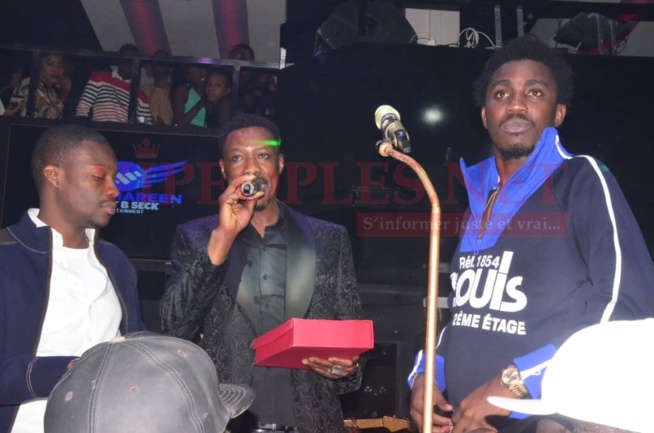 Vipeoples décerne le trophée de l'homme de l'année 2019, à Waly Seck au Vogue Vipeoples décerne le trophée de l'homme de l'année 2019, à Waly Seck au Vogue