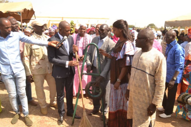 Kédougou: le Secrétaire d’Etat Mamadou Saliou Sow au service de l’éducation et de la propreté...