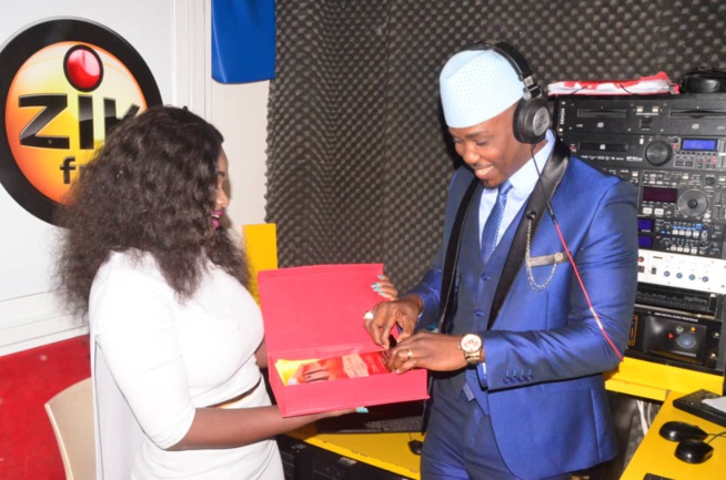 Homme de l'année 2019: VIPEOPLES.NET décerne le titre de meilleur animateur à Cheikh Sarr de la Radio Zik FM Homme de l'année 2019: VIPEOPLES.NET décerne le titre de meilleur animateur à Cheikh Sarr de la Radio Zik FM