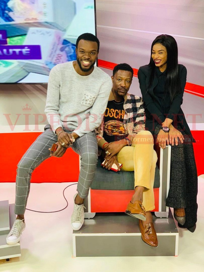 Nafissatou Diéye Diop brille avec ses collègues sur le plateau de Rendez-vous sur la Sentv Nafissatou Diéye Diop brille avec ses collègues sur le plateau de Rendez-vous sur la Sentv