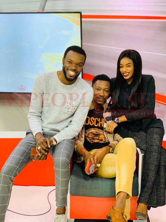 Nafissatou Diéye Diop brille avec ses collègues sur le plateau de Rendez-vous sur la Sentv Nafissatou Diéye Diop brille avec ses collègues sur le plateau de Rendez-vous sur la Sentv