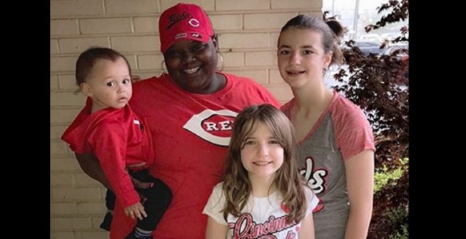 «L’amour c’est l’amour, peu importe la couleur de la peau». Une noire adopte trois enfants blancs «L’amour c’est l’amour, peu importe la couleur de la peau». Une noire adopte trois enfants blancs