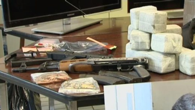 Vélingara: Une sexagénaire arrêtée en possession de la drogue et une arme de guerre Vélingara: Une sexagénaire arrêtée en possession de la drogue et une arme de guerre