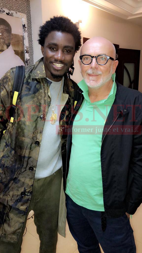 Sokhna Aidara l'épouse de Wally Seck vient de signer un contrat de production pour la ligne de vêtements faramareen Sokhna Aidara l'épouse de Wally Seck vient de signer un contrat de production pour la ligne de vêtements faramareen