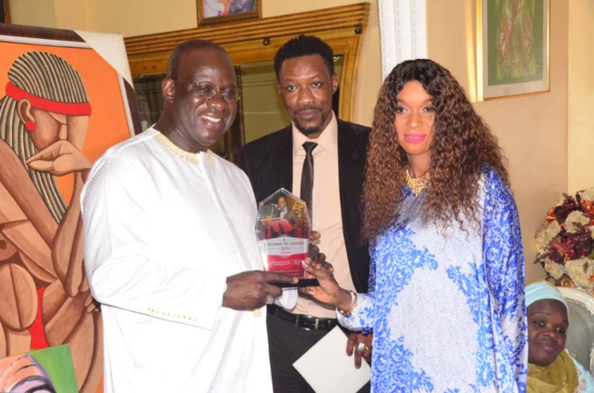 VIPEOPLES décerne le trophée de l'homme de l'année 2019 au président Mbagnick Diop du MEDS. CATEGORIE HOMME D'AFFAIRES