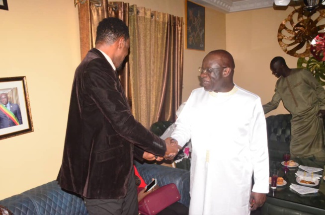 VIPEOPLES décerne le trophée de l'homme de l'année 2019 au président Mbagnick Diop du MEDS. CATEGORIE HOMME D'AFFAIRES