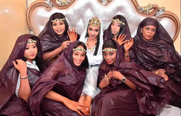 l’attaquant Sénégalais Babacar Gueye épouse Racky Aidara de la série « Mœurs » l’attaquant Sénégalais Babacar Gueye épouse Racky Aidara de la série « Mœurs »