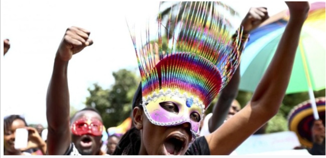 Deux hommes présentés comme des Sénégalais se marient dans un pays voisin (vidéo) Deux hommes présentés comme des Sénégalais se marient dans un pays voisin (vidéo)