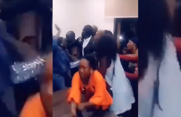 Apr : La réunion de la Cojer implose en coups de poings (vidéo) Apr : La réunion de la Cojer implose en coups de poings (vidéo)