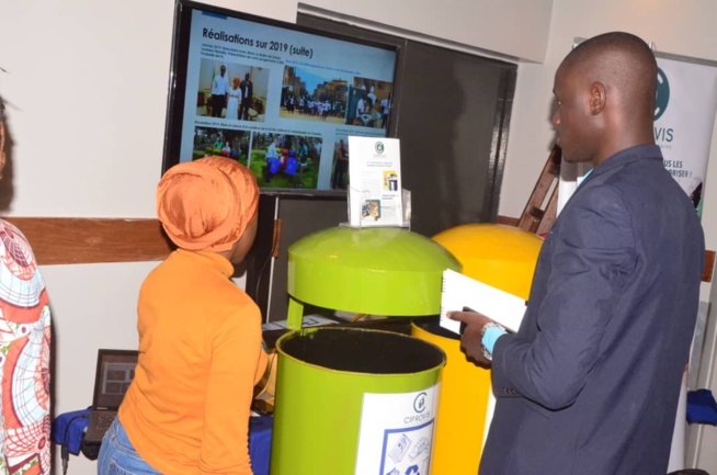 En direct Pullman: FDSUT lance la journée des START-UPS, expositions des participants. En direct Pullman: FDSUT lance la journée des START-UPS, expositions des participants.