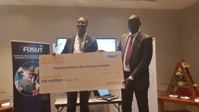 Trois chèques de 5 millions partagés par le 3 vainqueurs de la journée des START-UPS avec la FDSUT. Trois chèques de 5 millions partagés par le 3 vainqueurs de la journée des START-UPS avec la FDSUT.