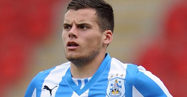 Angleterre: Un footballeur décède après avoir été "agressé" quelques heures avant le match Angleterre: Un footballeur décède après avoir été "agressé" quelques heures avant le match