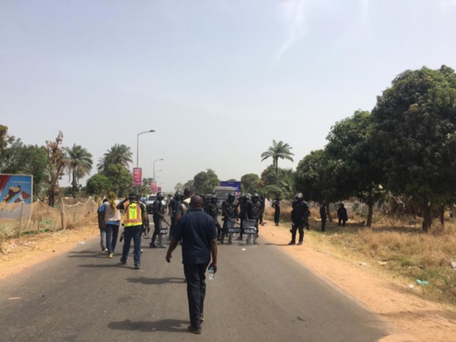 3 morts, des centaines de blessés, 137 arrestations et des radios fermées : Le point de la situation en Gambie