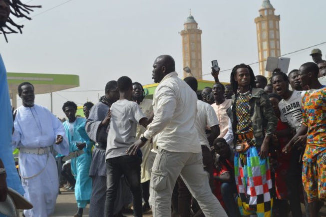 Kaolack: Serigne Mountakha Mbacké accueilli par une foule immense Kaolack: Serigne Mountakha Mbacké accueilli par une foule immense
