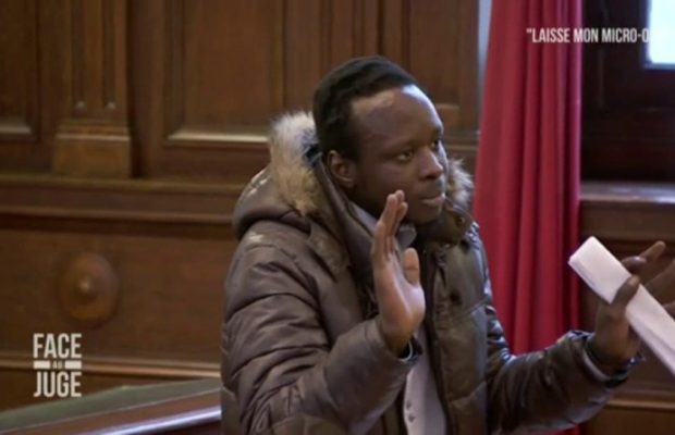 Bruxelles: Deux frères Sénégalais au tribunal à cause d’une Micro onde. Regardez la reaction du juge Bruxelles: Deux frères Sénégalais au tribunal à cause d’une Micro onde. Regardez la reaction du juge