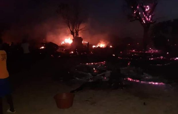 Louga : Le village de Nder Babou ravagé par un incendie (Photos) Louga : Le village de Nder Babou ravagé par un incendie (Photos)