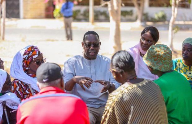 2ème journée du cleaning day, le Président Macky Sall était encore aux côtés de ses voisins