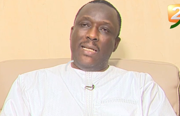 Cheikh Oumar Hanne charge Nafi Ngom Keïta : « C’est elle seule qui détient les informations écrites dans le livre ». Cheikh Oumar Hanne charge Nafi Ngom Keïta : « C’est elle seule qui détient les informations écrites dans le livre ».