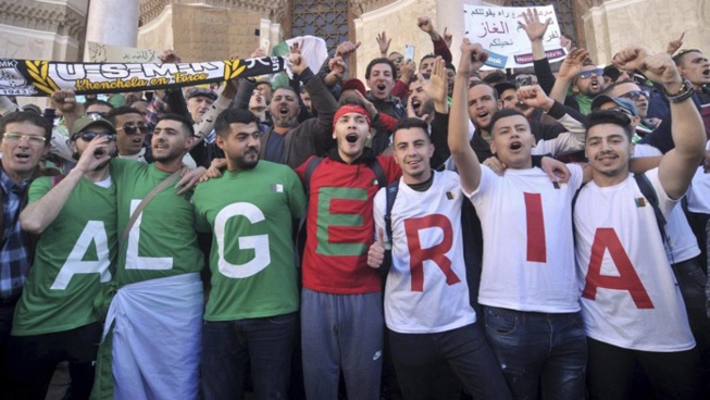 Algérie: Foule compacte lors de la 50e manifestation contre le régime