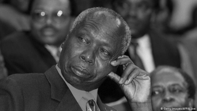 Kenya : l'ancien président Daniel Arap Moi est mort Kenya : l'ancien président Daniel Arap Moi est mort