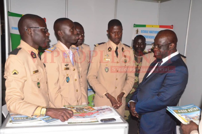 Des milliers de jeunes au Forum du 1er emploi avec le Meds Jour 2. Des milliers de jeunes au Forum du 1er emploi avec le Meds Jour 2.