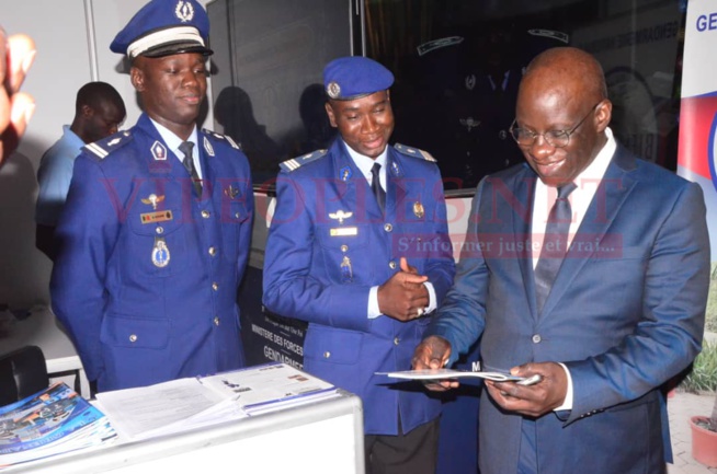 Des milliers de jeunes au Forum du 1er emploi avec le Meds Jour 2. Des milliers de jeunes au Forum du 1er emploi avec le Meds Jour 2.
