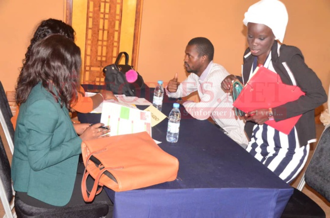 Des milliers de jeunes au Forum du 1er emploi avec le Meds Jour 2. Des milliers de jeunes au Forum du 1er emploi avec le Meds Jour 2.